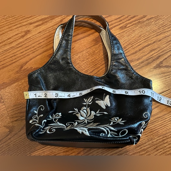 Embroidery on leather handbag RARE - Picture 8 of 9